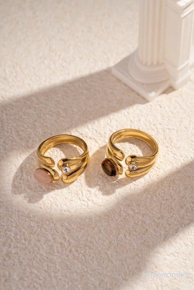 Ring i rostfritt stål med sten och strass