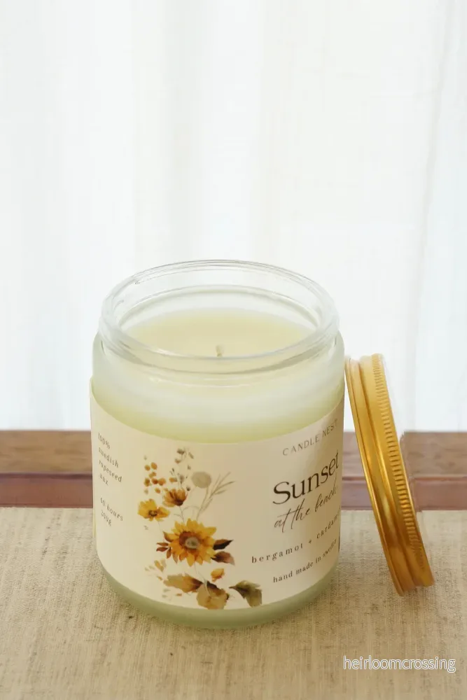 Doftljus i glasburk med guldlock – kardemumma & bergamott – Sunset at the beach – Signature candle - Bild 3