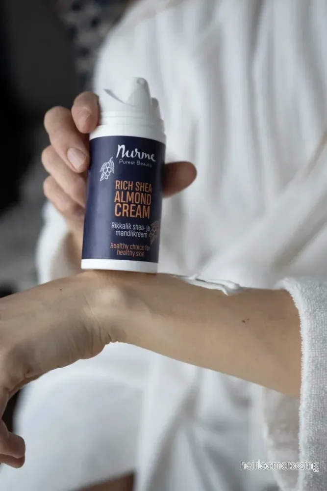 Ekologisk Shea & Mandelkräm 100ml – Närande Fuktkräm för Torr & Känslig Hud Ekologisk Shea & Mandelkräm 100ml – Närande Fuktkräm för Torr & Känslig Hud