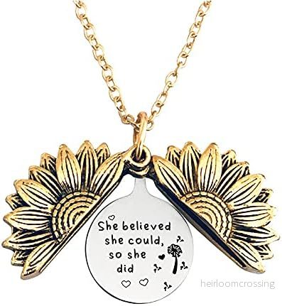 Halsband – Solros med budskapet ”She believed she could so she did” Halsband – Solros med budskapet ”She believed she could so she did”