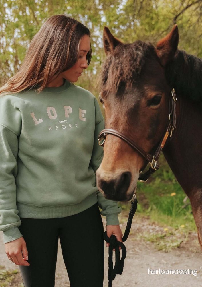 Lope Equestrian Crewneck, Grön oversize collegetröja - Bild 3