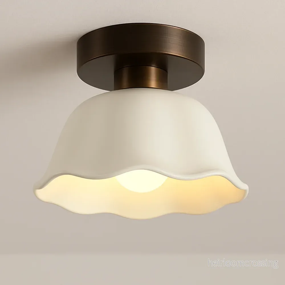 Taklampa i keramik och glas – halvinfälld plafond med varmt sken i elfenben Taklampa i keramik och glas – halvinfälld plafond med varmt sken i elfenben