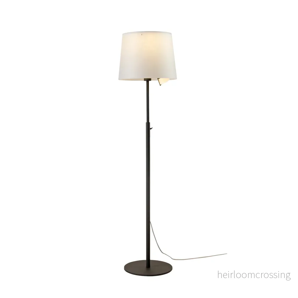 Kaksi golvlampa Kaksi golvlampa