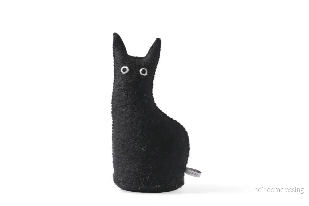 Dörrstopp – tovad svart katt