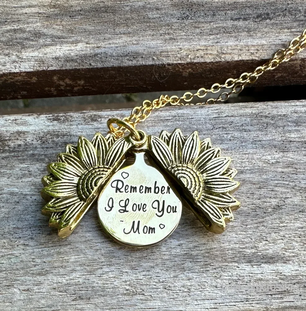 Halsband - Solros med budskapet "Remember I love you - Mum" - Bild 2