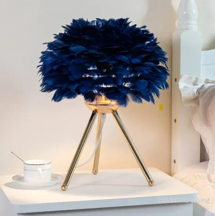 Dimbar bordslampa med lyxiga fjädrar – Pluma - Bild 3