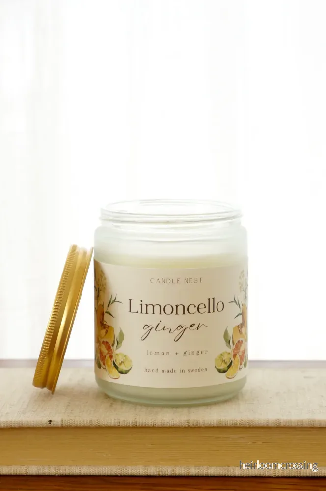 Doftljus i glasburk med guldlock – citron & ingefära – Limoncello ginger – Signature candle Doftljus i glasburk med guldlock – citron & ingefära – Limoncello ginger – Signature candle