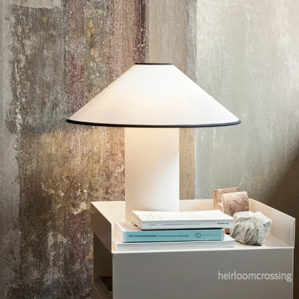 Bordslampa med tygskärm – Lunara Bordslampa med tygskärm – Lunara