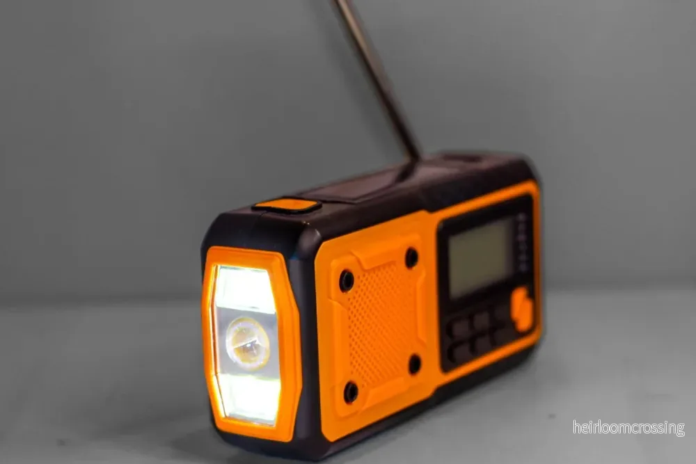 Nödradio FM med Powerbank 4000mAh - TESTVINNARE I AFTONBLADET PLUS TEST