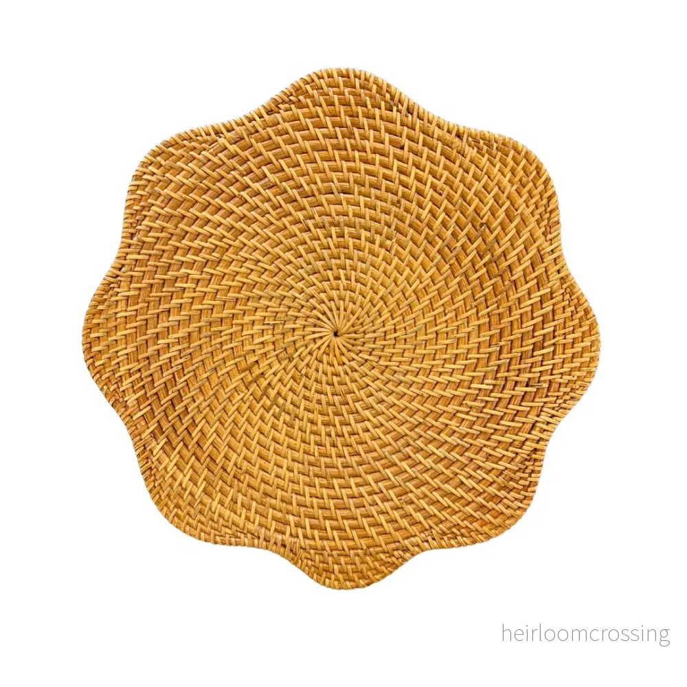Natural rattan Charger Plate - Scallop