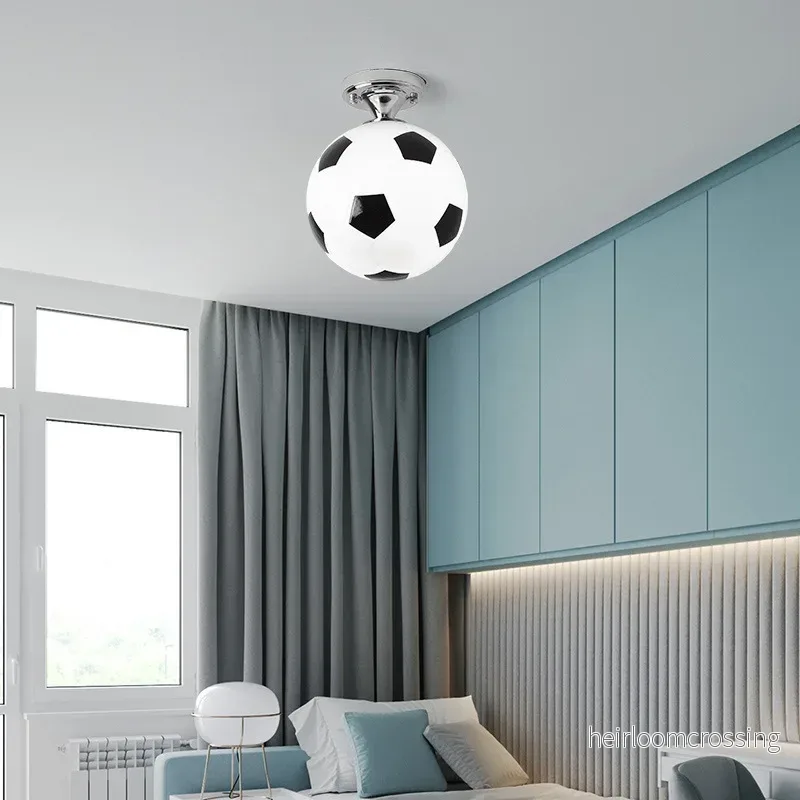 Lekfull fotbollstaklampa – GoalBright