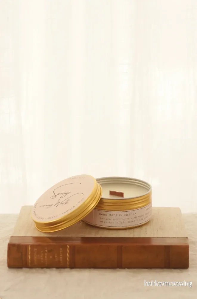 Doftljus i burk med träveke – ros & oud – Spring morning walks – Travel Candle - Bild 3