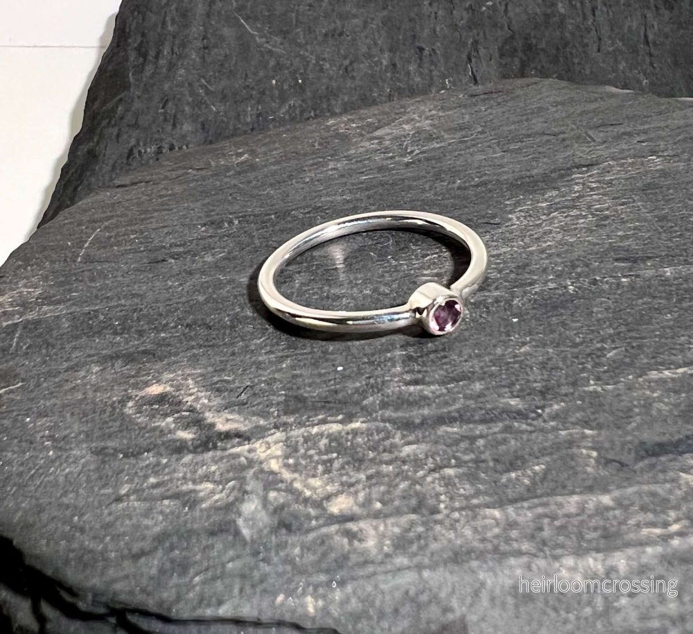 Silverring med sten Yuni – ametist Silverring med sten Yuni – ametist
