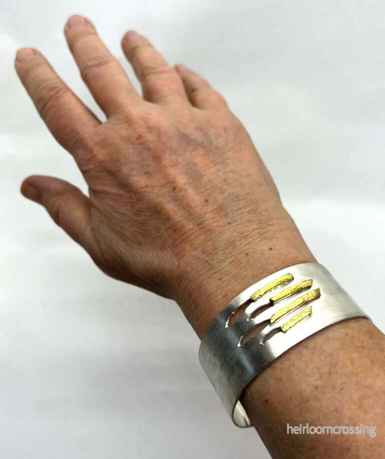 Stelt brett silverarmband med fina detaljer - Bild 2