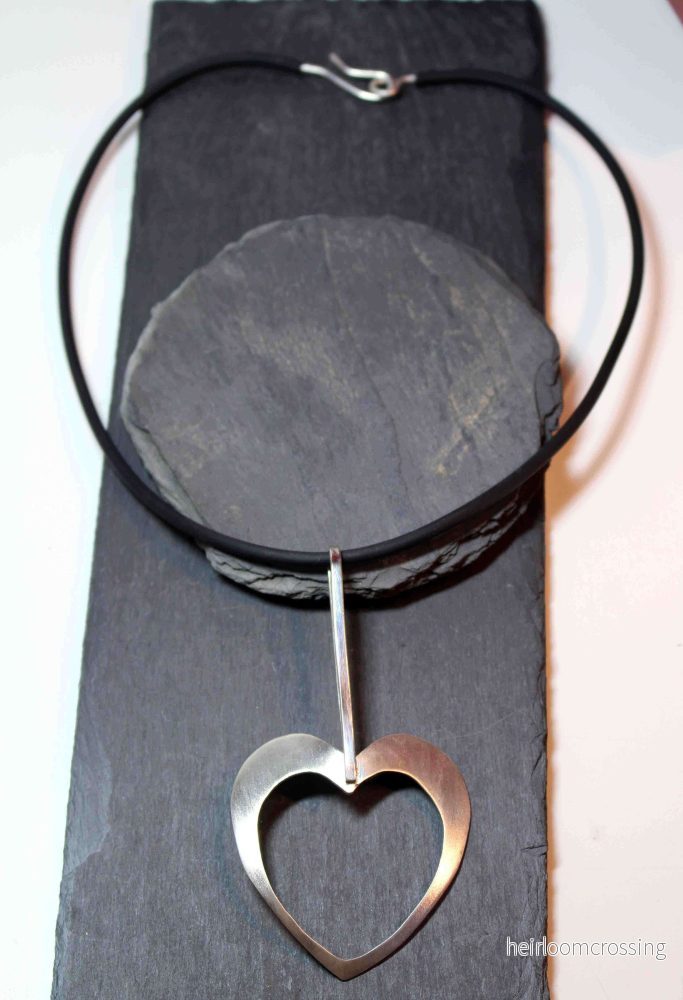 Silverhalsband Hjärtat (matt) Silverhalsband Hjärtat (matt)