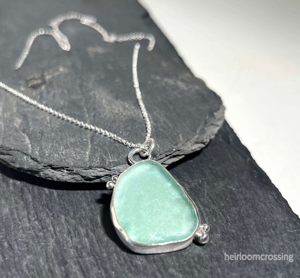 Handgjort silverhalsband med strandglas Sjöbris - Bild 3