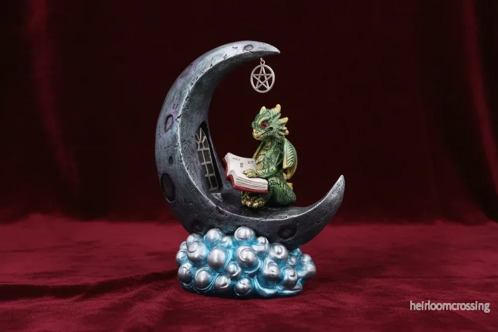 Moonbound Scholar - LED-figur Grön drake - Bild 2