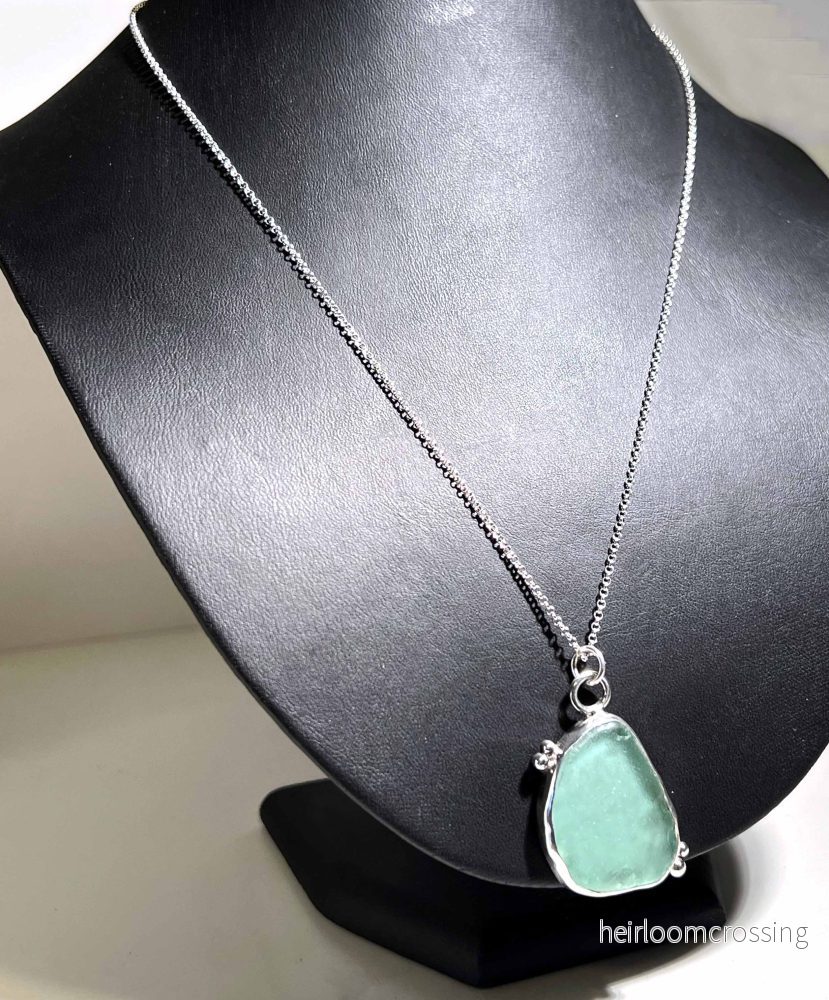 Handgjort silverhalsband med strandglas Sjöbris - Bild 2